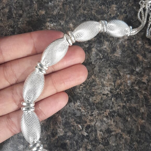 Silver Tone Clasp Necklace - Picture 6 of 9